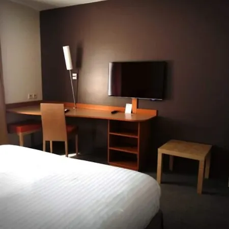 Western L'oree Paris Sud ホテル