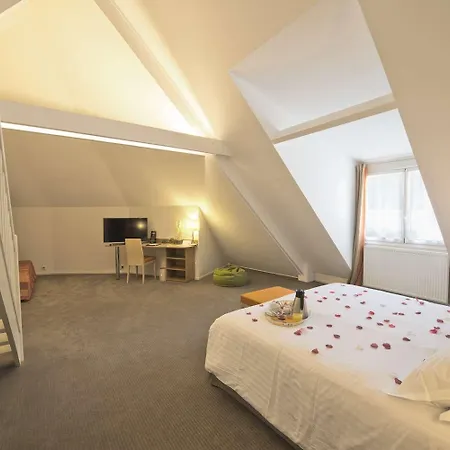 Western L'oree Paris Sud Hotel 4*
