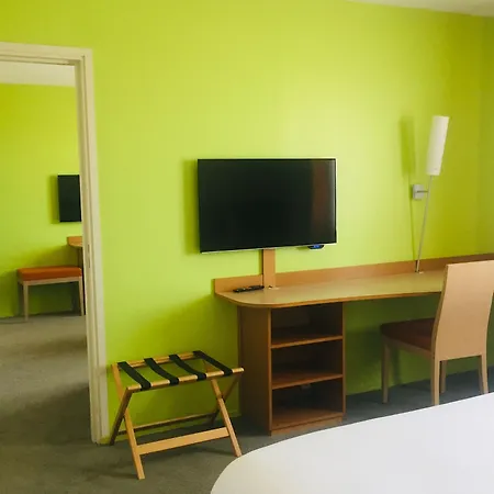 Western L'oree Paris Sud Hotel 4*
