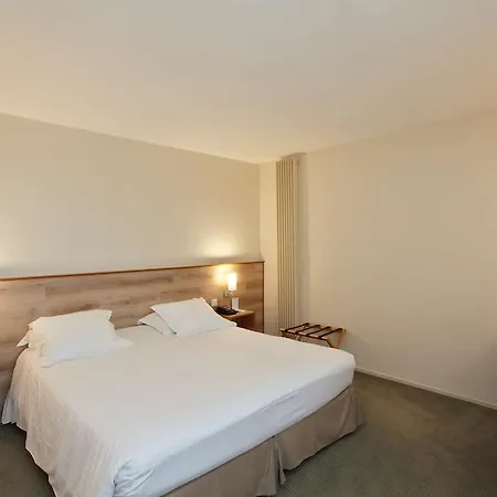 Western L'oree Paris Sud Hotel