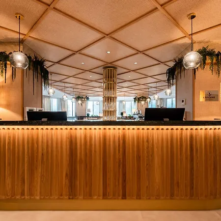 ホテル Western L'oree Paris Sud ソ・レ・シャルトルー