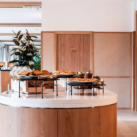 Western L'oree Paris Sud ホテル